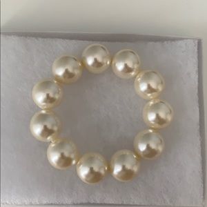 Costume chunky pearl bracelet